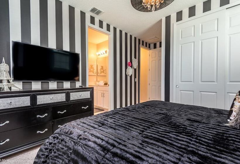 Exquisite 9bed 6.5ba Villa