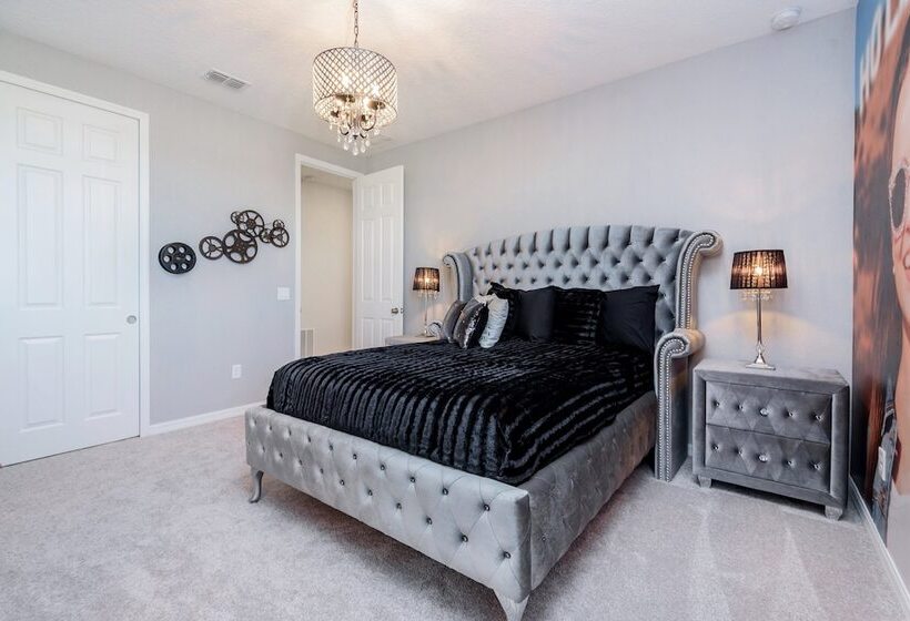 Exquisite 9bed 6.5ba Villa