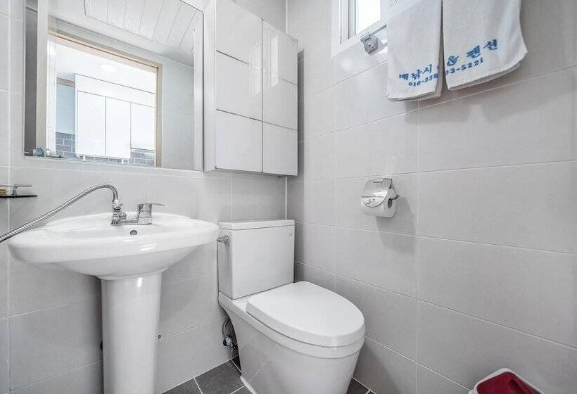 Goseong Gamnamu Pension