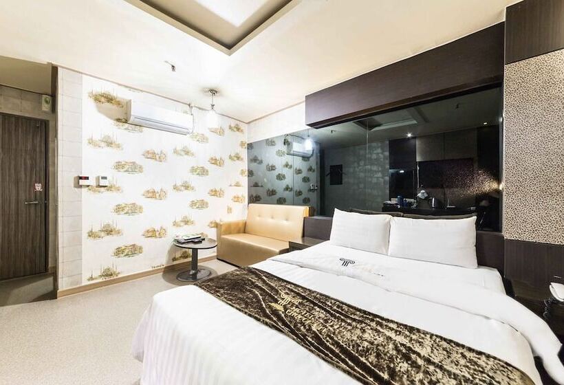 هتل Anshan Jungang Station Chocolate