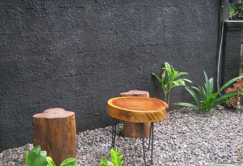 ホテル Aqilakost N Cafe Gadog Puncak