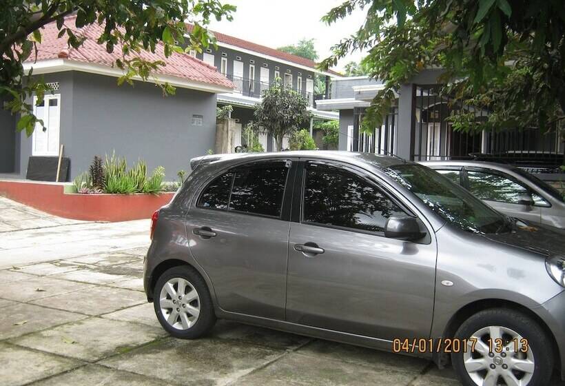 ホテル Aqilakost N Cafe Gadog Puncak