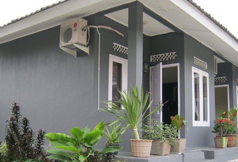 ホテル Aqilakost N Cafe Gadog Puncak