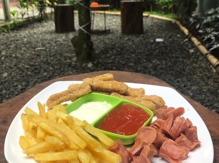 ホテル Aqilakost N Cafe Gadog Puncak