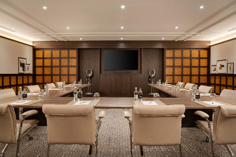 Отель Fairmont Windsor Park