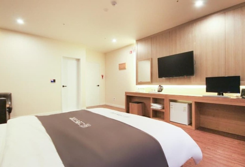 ホテル Naju Grand