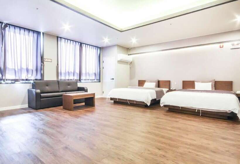 ホテル Naju Grand