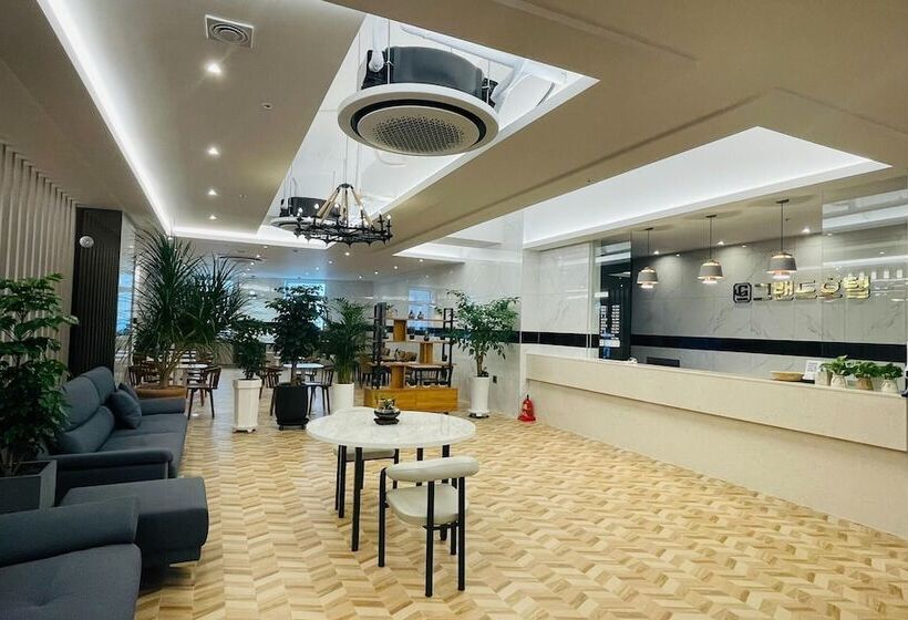 ホテル Naju Grand