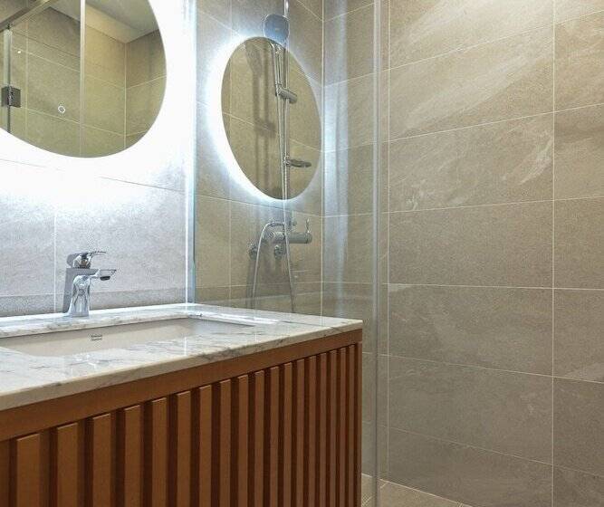 Отель West Of Canaan