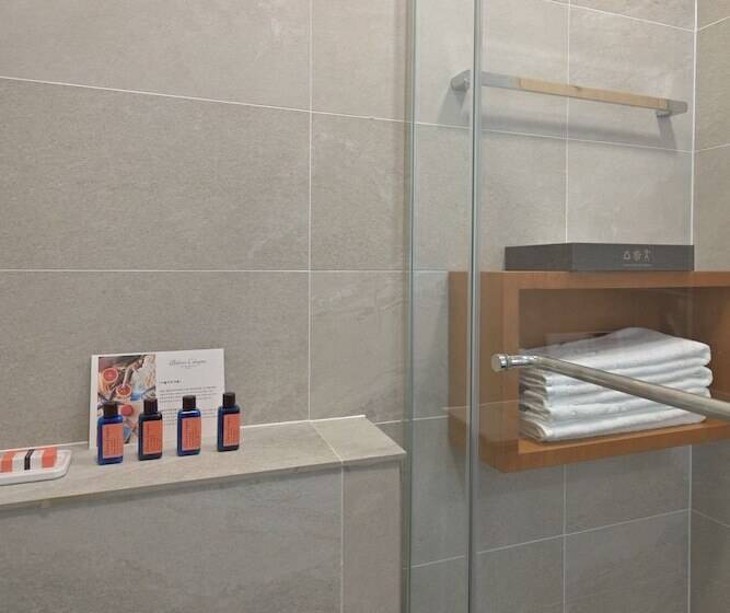 Отель West Of Canaan