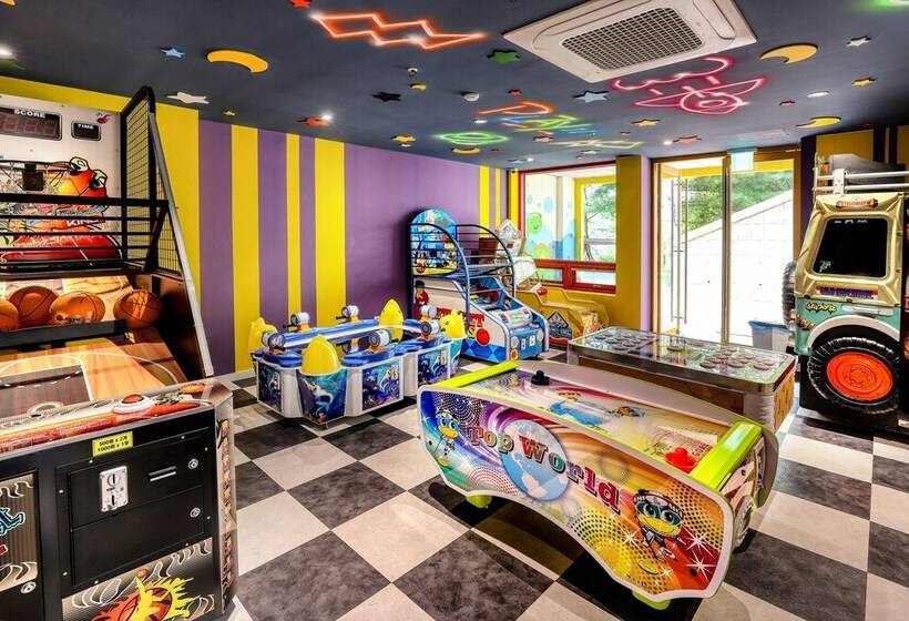 Отель West Of Canaan