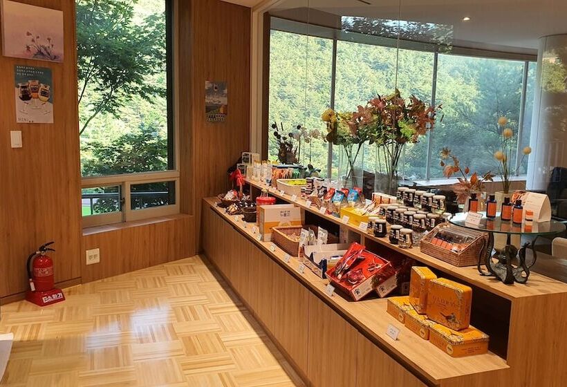 Отель West Of Canaan