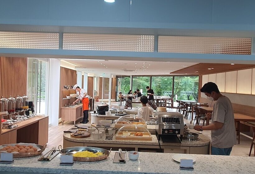 Отель West Of Canaan