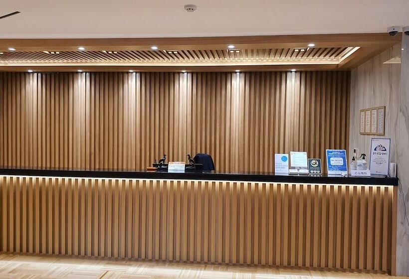 Отель West Of Canaan