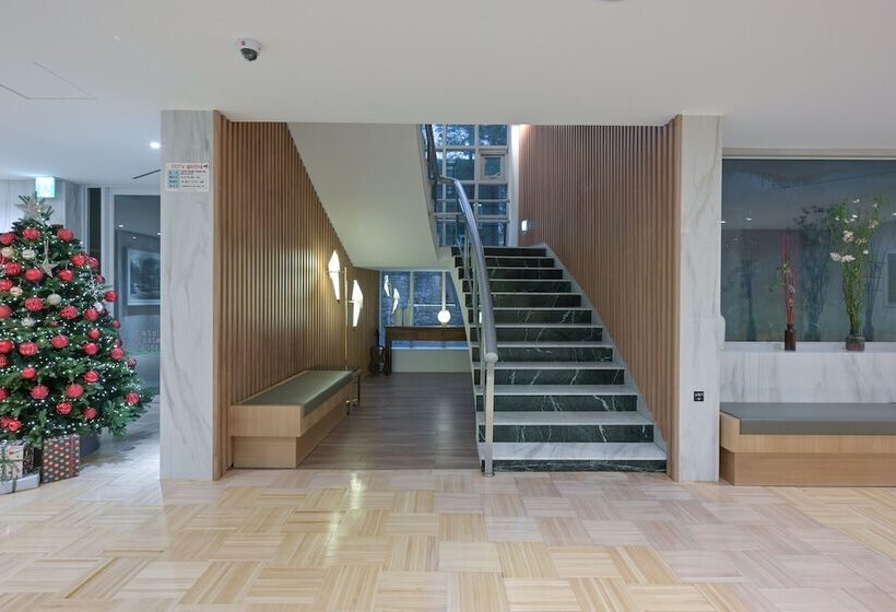 Отель West Of Canaan