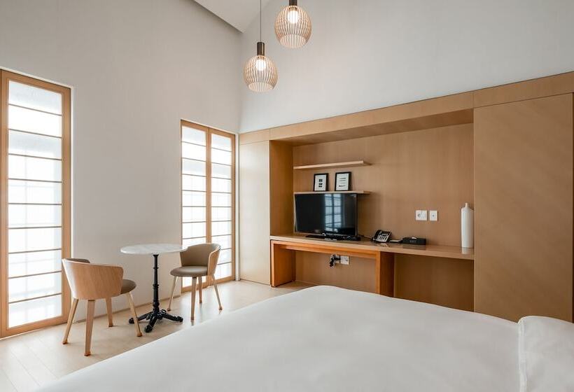 Отель West Of Canaan