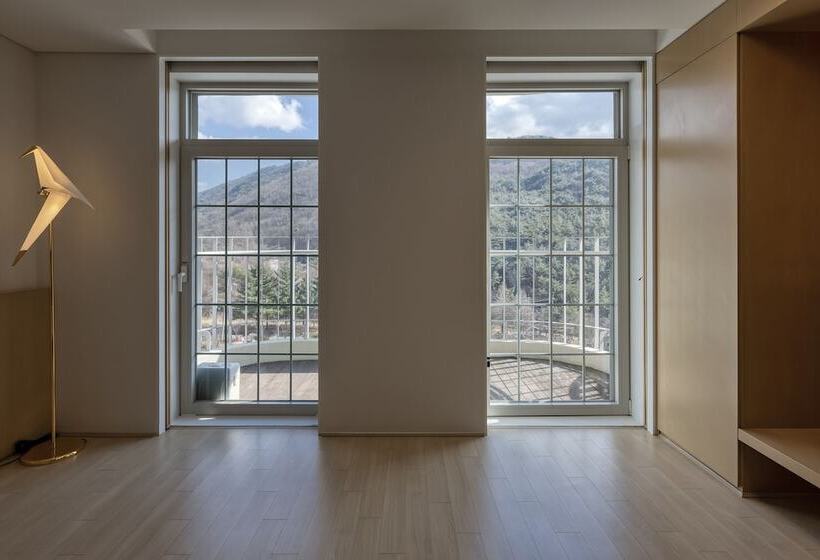 Отель West Of Canaan