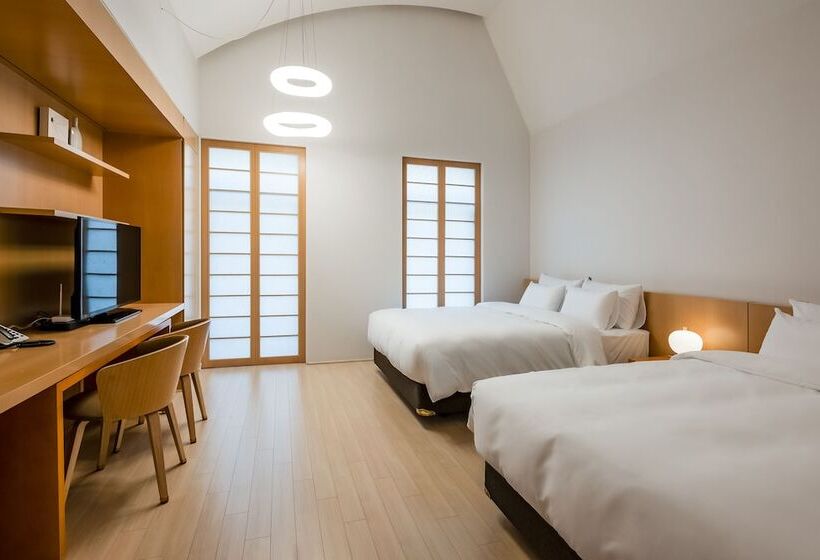 Отель West Of Canaan