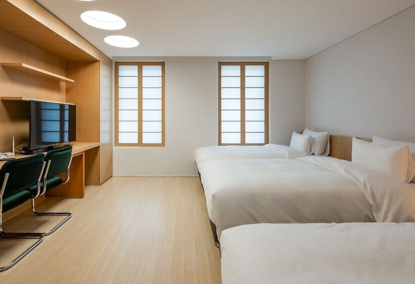 Отель West Of Canaan