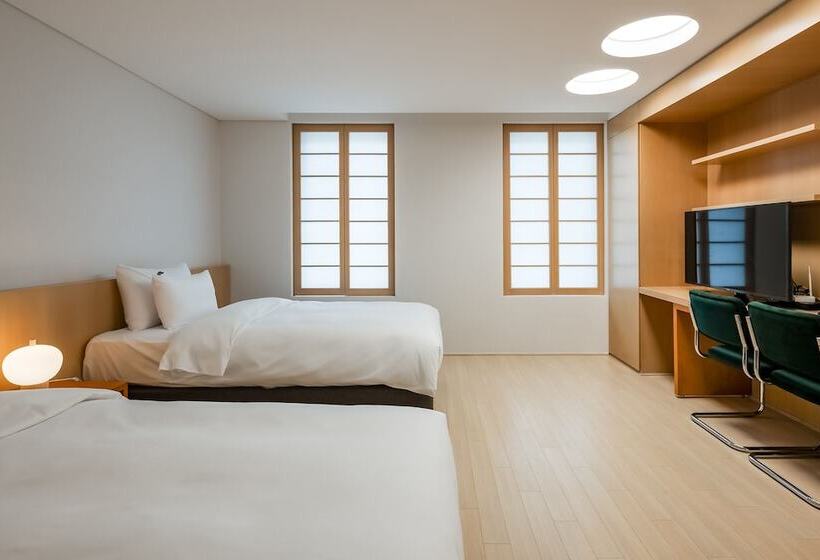 Отель West Of Canaan