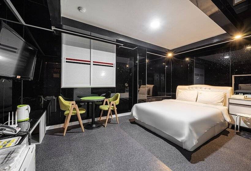 מוטל Gwangju Namjongmyeon Renaissance