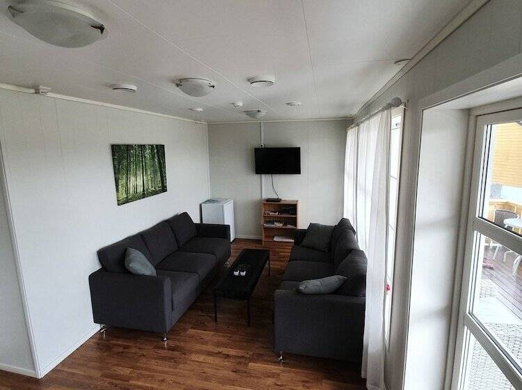 פנסיון Vestavind Hytter Og Rom As