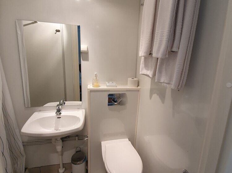 פנסיון Vestavind Hytter Og Rom As