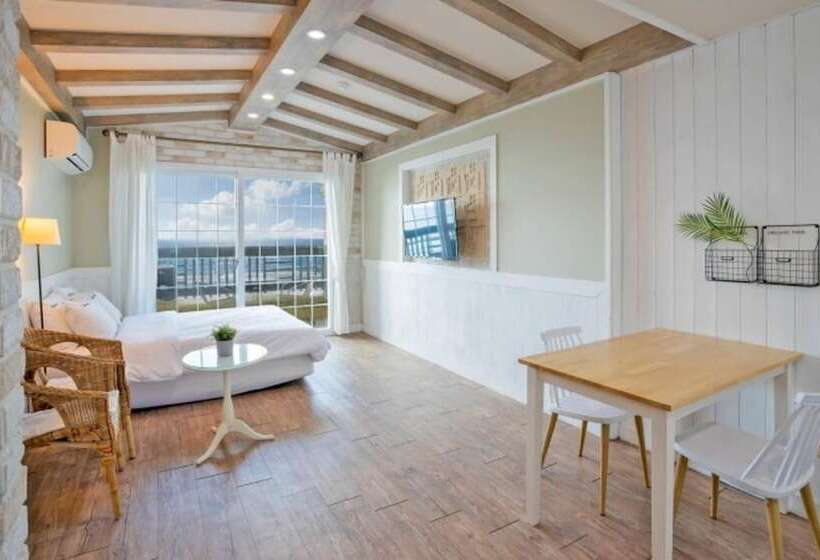 Taean Palm Beach Pension