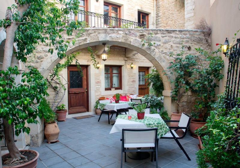 Casa Moazzo Suites And Apartments