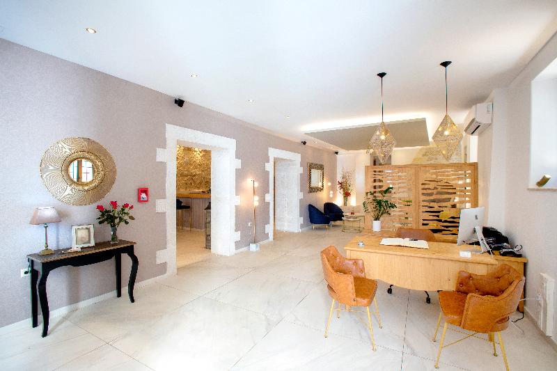 Casa Moazzo Suites And Apartments