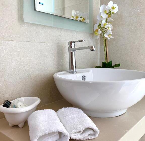 Eleftheria Hotel & Apartments