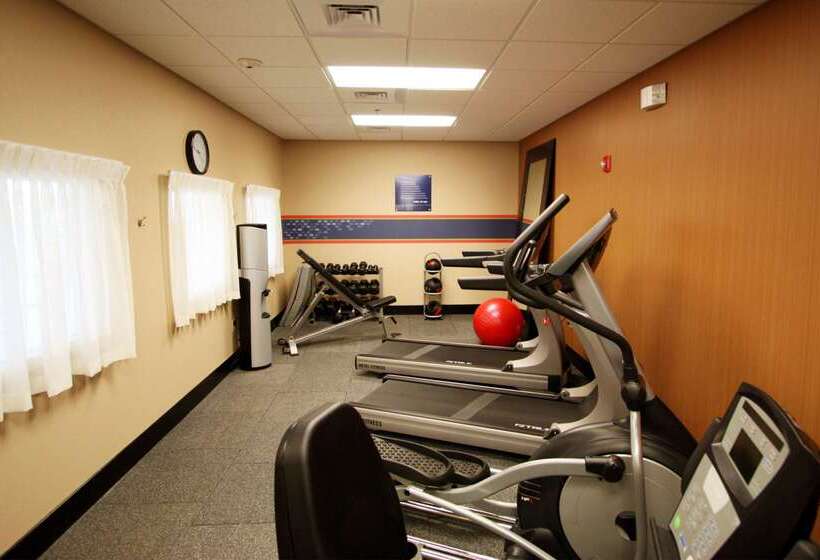 Hampton Inn & Suites Charlotteairport