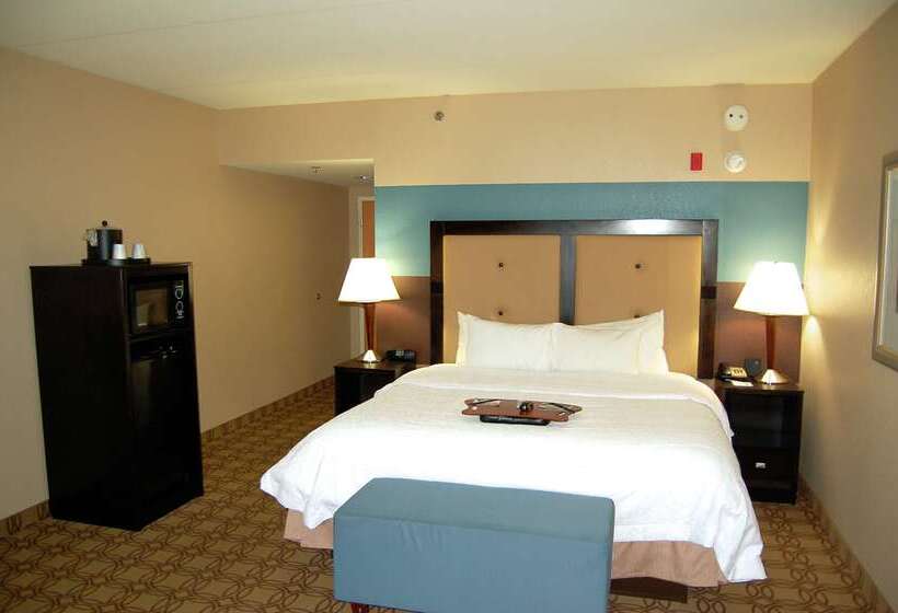 Hampton Inn & Suites Charlotteairport