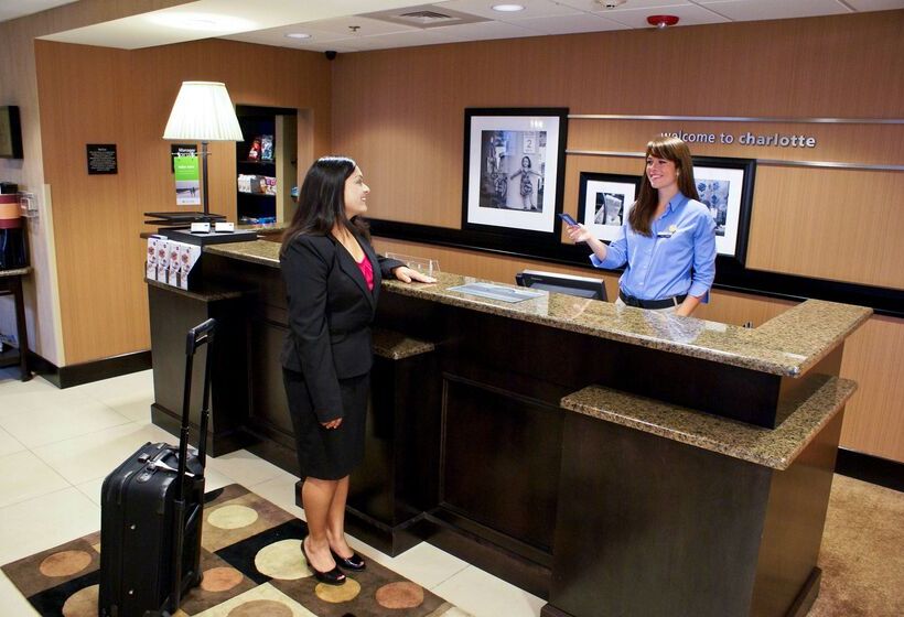 Hampton Inn & Suites Charlotteairport