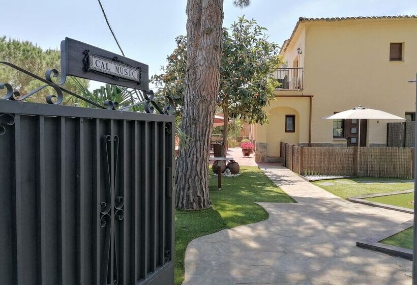 Хостел Cal Music B&b