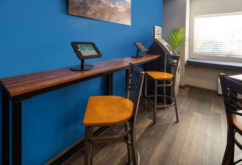 Отель Baymont By Wyndham Las Vegas South Strip