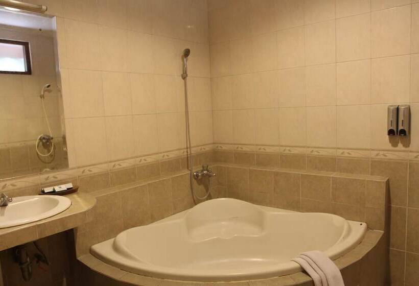 בית מלון כפרי Cakra Kusuma