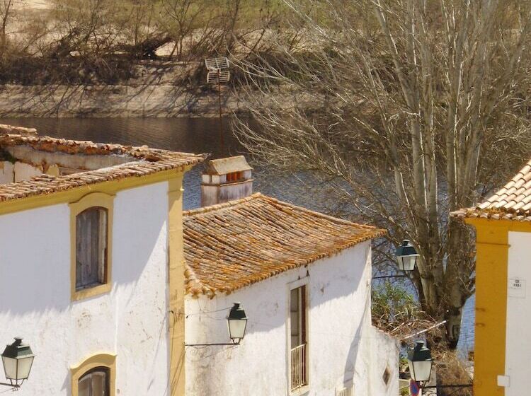 فندق Casa João Chagas Guesthouse, Constância