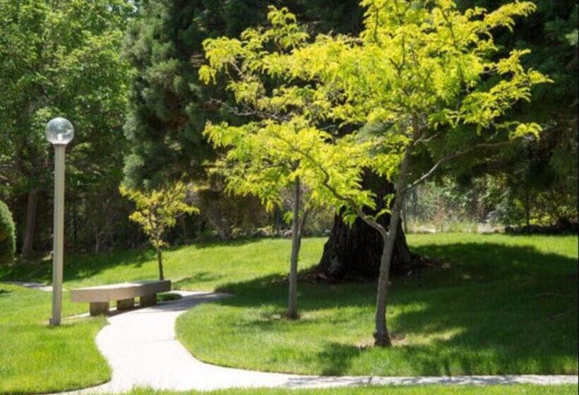 فندق Club Lakeridge Resort