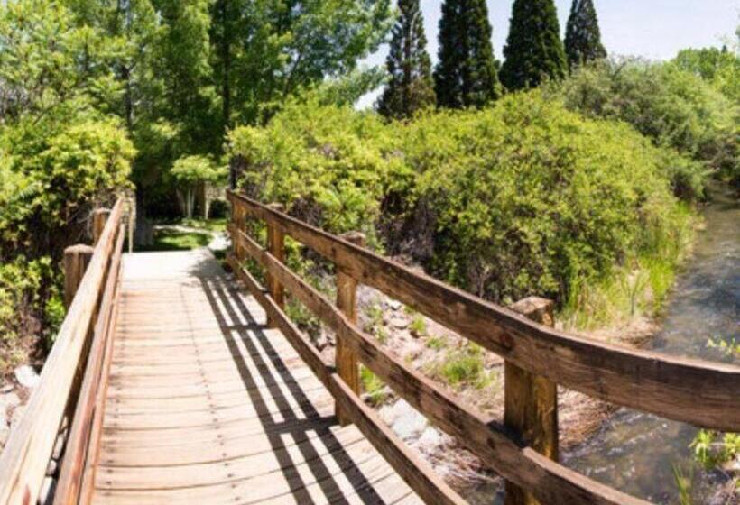 فندق Club Lakeridge Resort