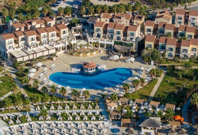 هتل Cocos The Club Solto