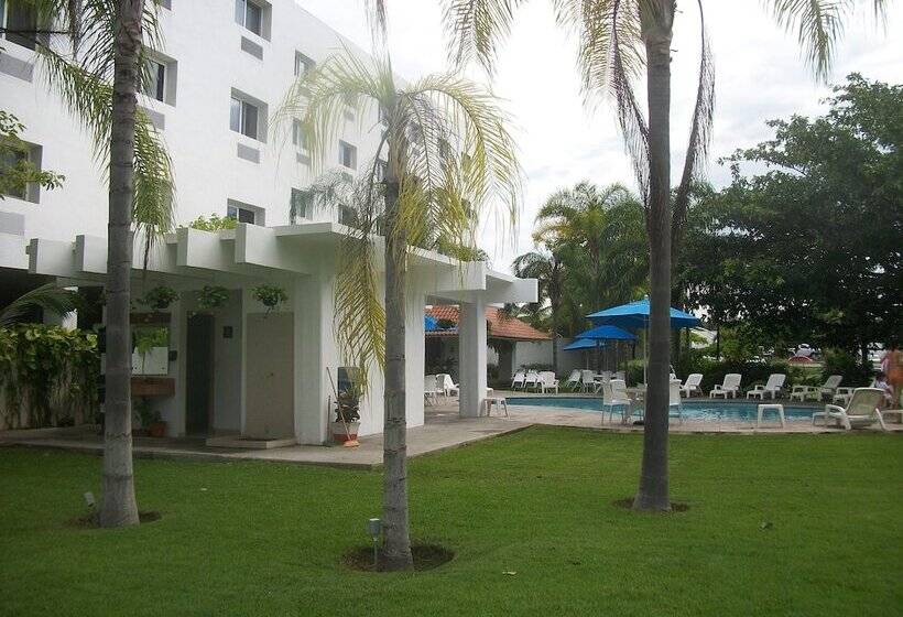 בית מלון כפרי Comfort Inn Puerto Vallarta Golfside & Marina
