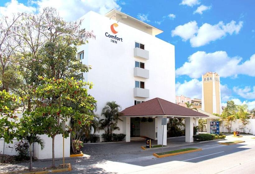 בית מלון כפרי Comfort Inn Puerto Vallarta Golfside & Marina
