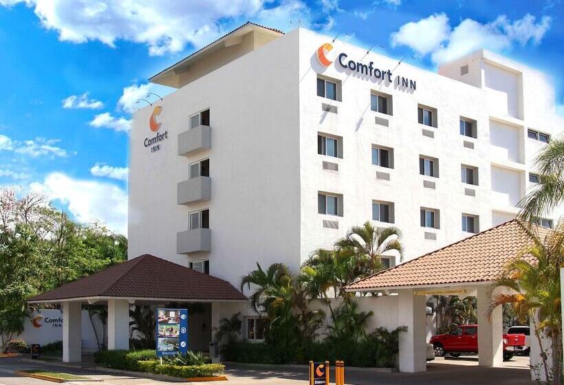 בית מלון כפרי Comfort Inn Puerto Vallarta Golfside & Marina