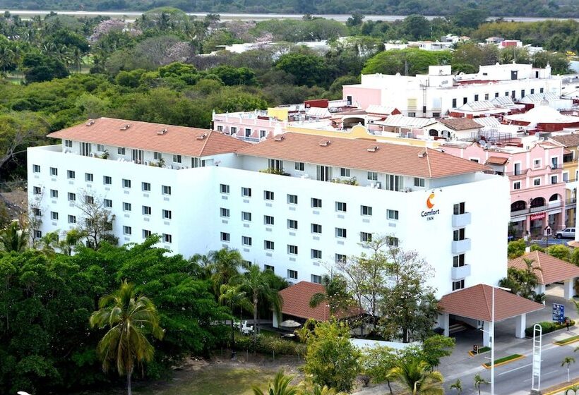 בית מלון כפרי Comfort Inn Puerto Vallarta Golfside & Marina