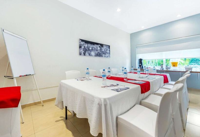 בית מלון כפרי Comfort Inn Puerto Vallarta Golfside & Marina