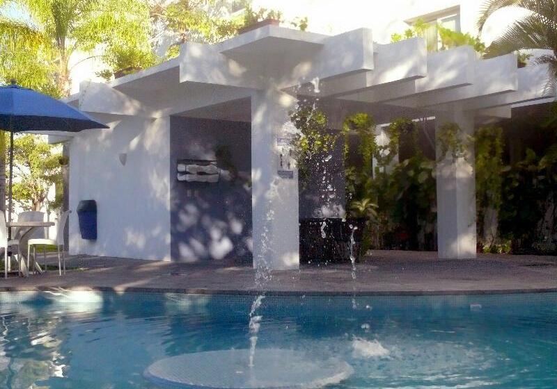 בית מלון כפרי Comfort Inn Puerto Vallarta Golfside & Marina