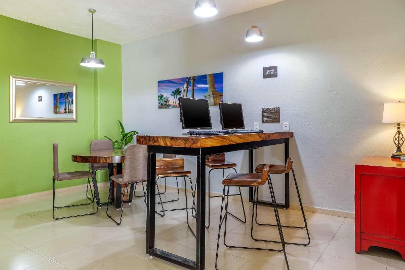 בית מלון כפרי Comfort Inn Puerto Vallarta Golfside & Marina