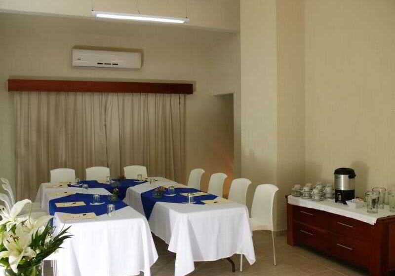 בית מלון כפרי Comfort Inn Puerto Vallarta Golfside & Marina