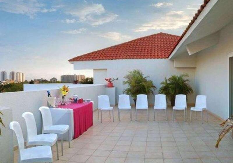 בית מלון כפרי Comfort Inn Puerto Vallarta Golfside & Marina